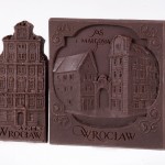 Wrocław – Jaś i Małgosia. Dessert chocolate 55%, size ca. 100x145x10 mm, weight ca. 60 g.